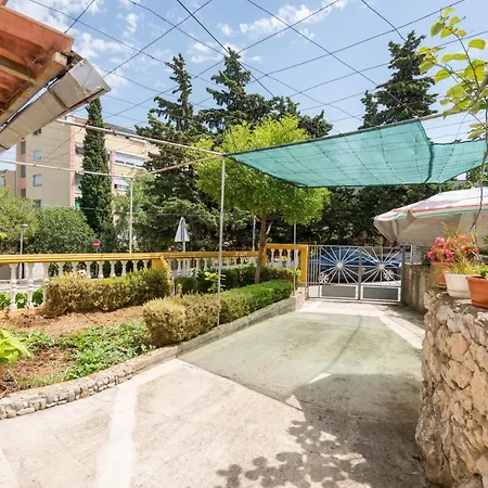 Petite Apartment