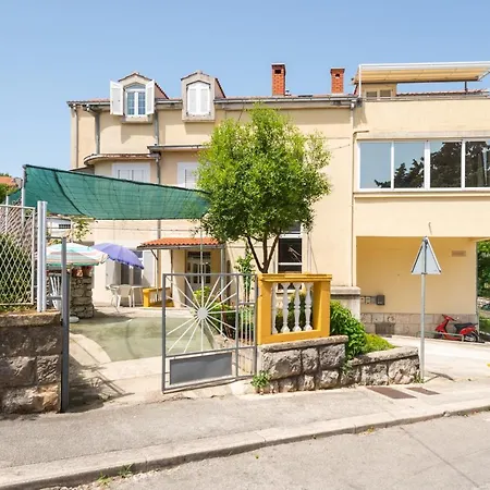 Petite Apartment